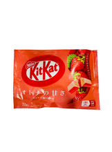將圖片載入圖庫檢視器 日本 Nestle Kitkat Mini 巧克力 草莓 抹茶 可可 日本零食 酥脆口感
