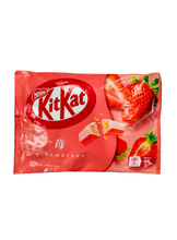 將圖片載入圖庫檢視器 日本 Nestle Kitkat Mini 巧克力 草莓 抹茶 可可 日本零食 酥脆口感
